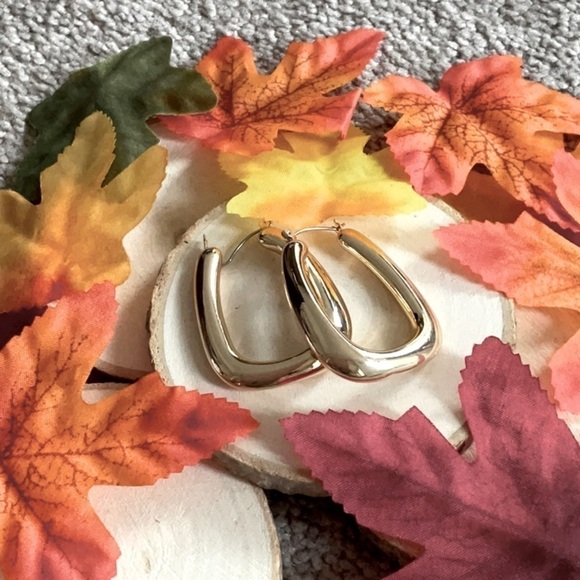 GOLD-TONE SQUARED EARRINGS - Picture 1 of 4